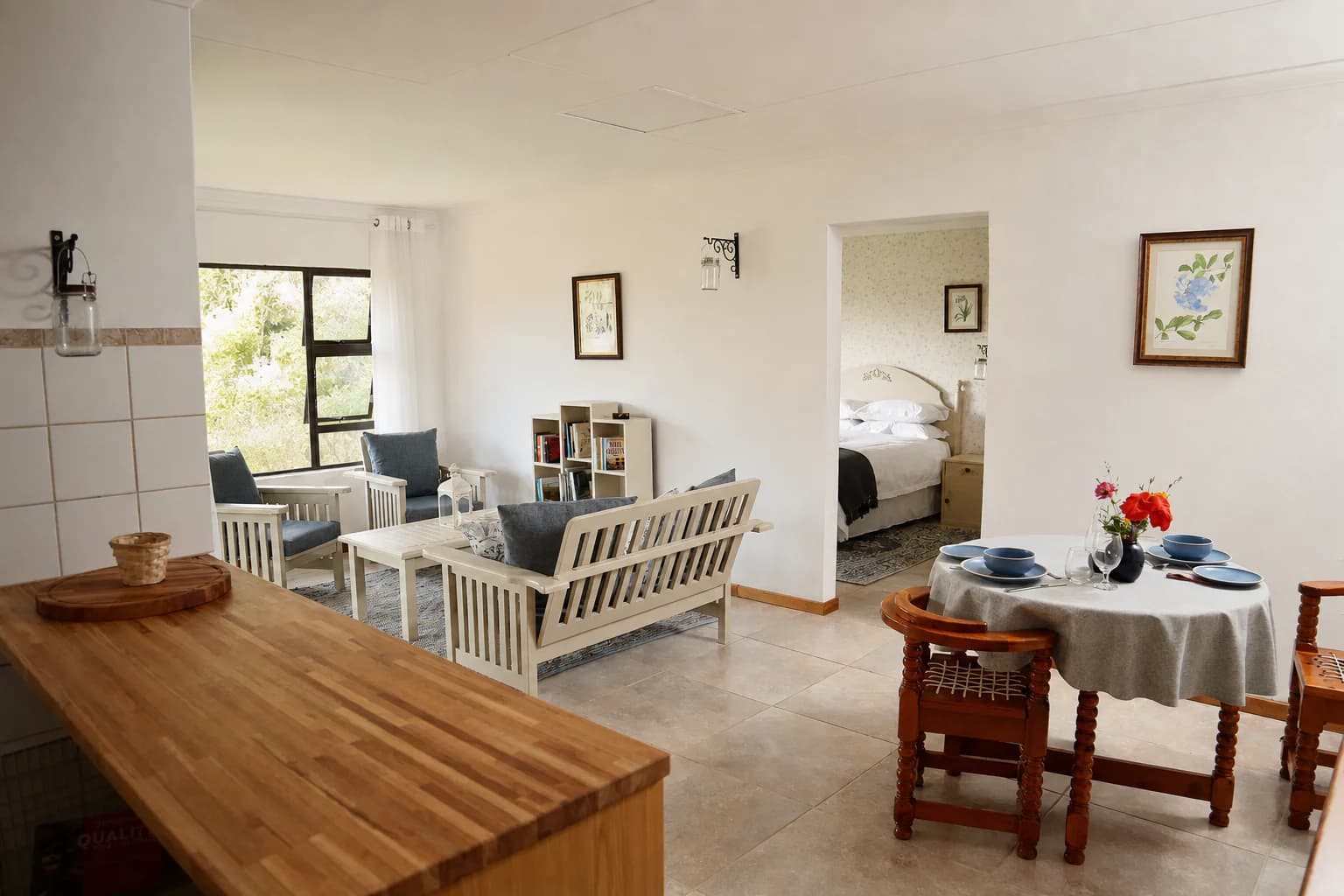 Kitchen and dining area in Bushwillow Cottage