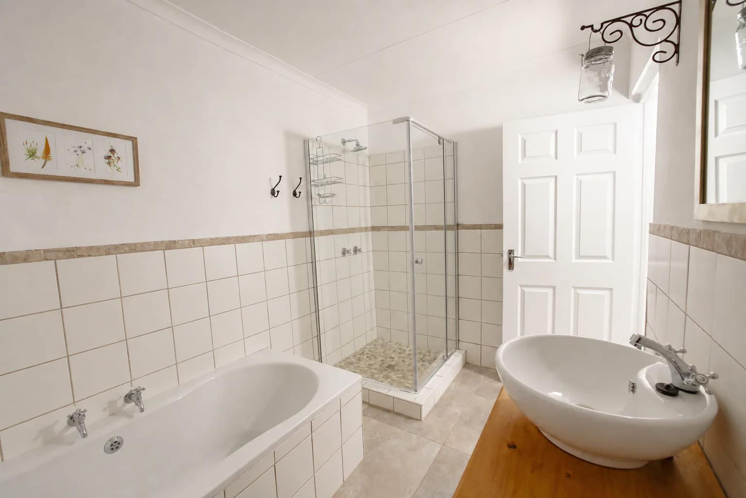 En-suite bathroom in Wild Olive Cottage